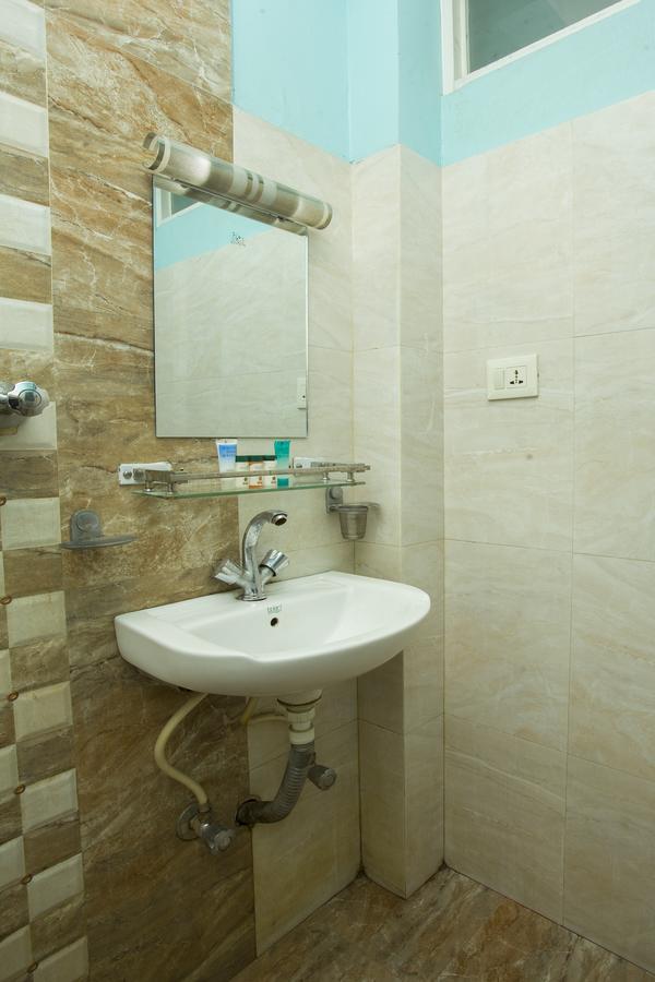 Oyo 145 Sirahali Khusbu Hotel &Lodge كاتماندو المظهر الخارجي الصورة